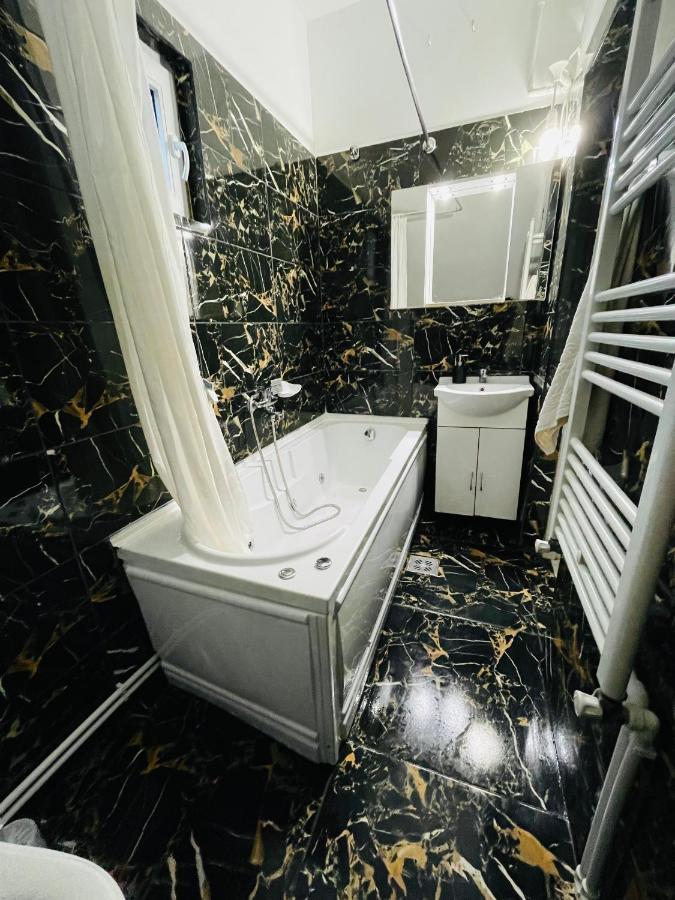 Vila Cris Apartments นาโวดาริ ภายนอก รูปภาพ