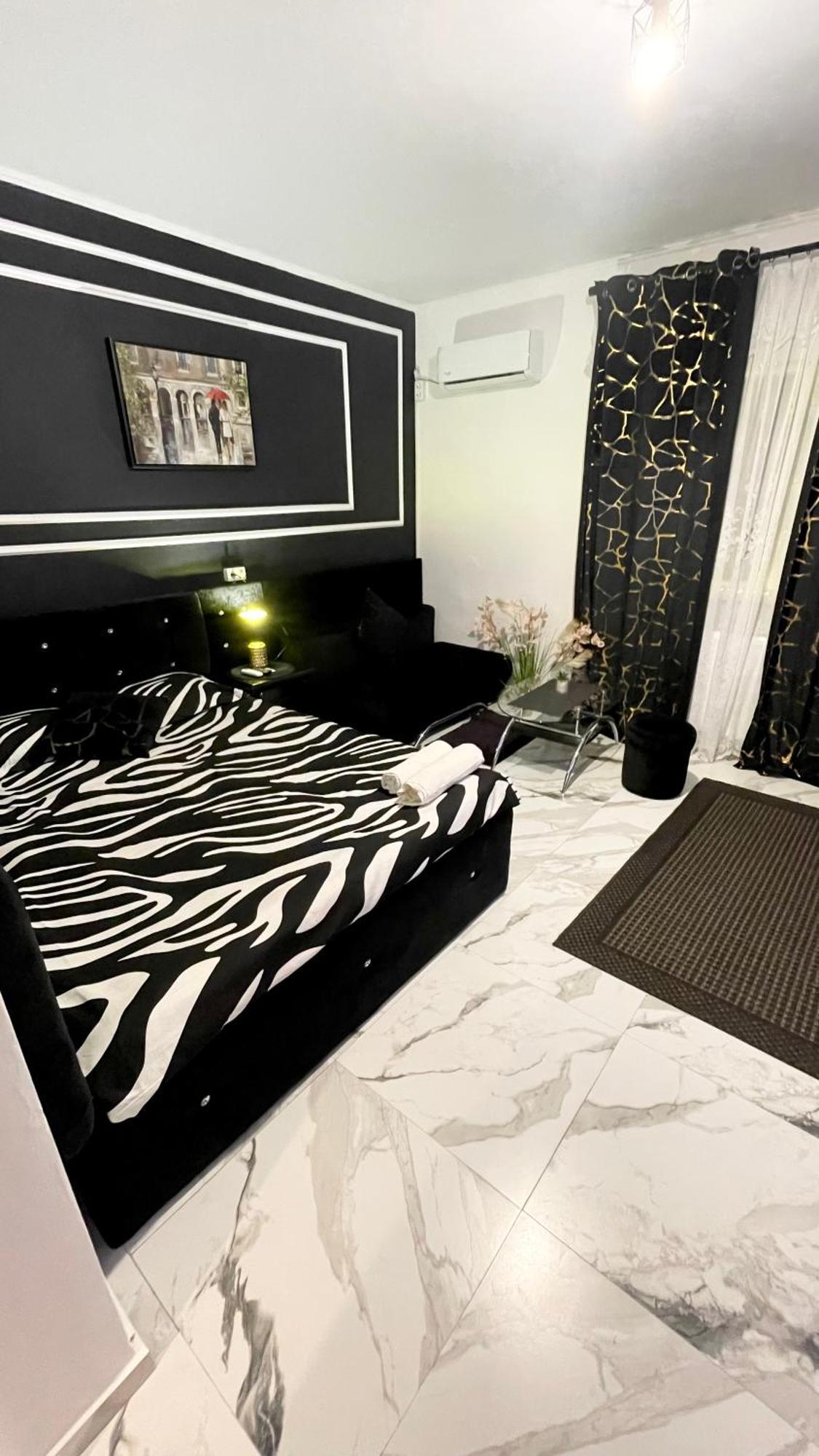 Vila Cris Apartments นาโวดาริ ภายนอก รูปภาพ