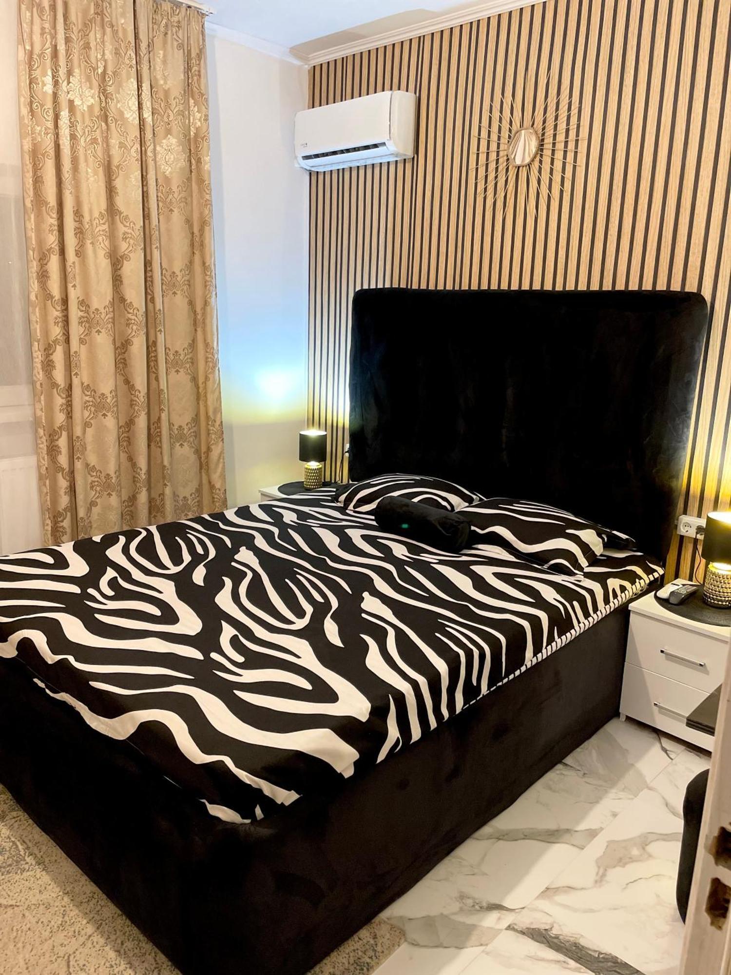 Vila Cris Apartments นาโวดาริ ภายนอก รูปภาพ