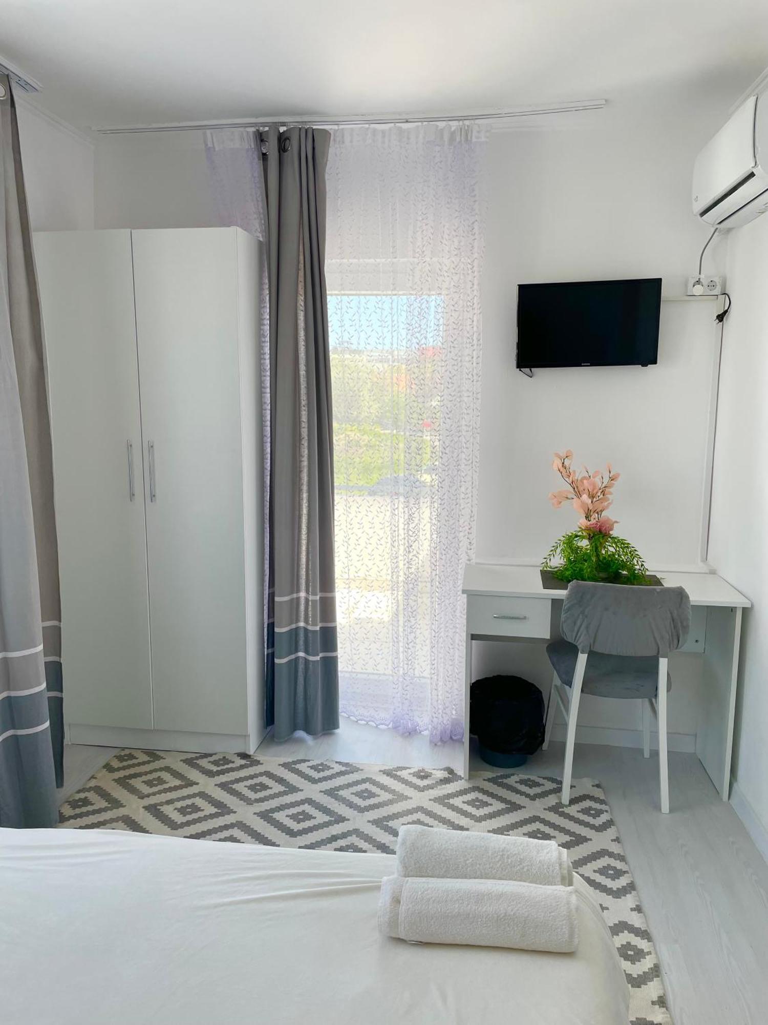 Vila Cris Apartments นาโวดาริ ภายนอก รูปภาพ